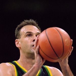 O esporte brasileiro está de luto: Oscar Schmidt, irmão de Tadeu Schmidt, do 'BBB 26', morreu nesta sexta-feira (17), após passar mal em São Paulo