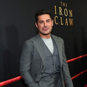 No entanto, Zac Efron revelou que sofreu um acidente doméstico e acabou quebrando seu maxilar