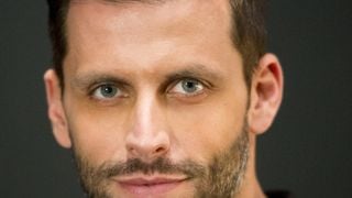 Fora do 'BBB 26', Henri Castelli revela valor de indenização após vitória na Justiça contra agressores; ator teve mandíbula fraturada há 5 anos em episódio traumático