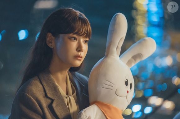 'Positivo, é Seu' conta a história de Jang Hui-won (Oh Yeon-seo), uma mulher que trabalhou duro a vida toda para crescer profissionalmente e deixou o amor de lado
