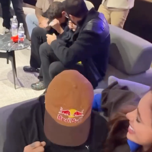 Neymar foi acusado de 'ignorar' a esposa Bruna Biancardi enquanto ela o abraçava e comemorava a convocação