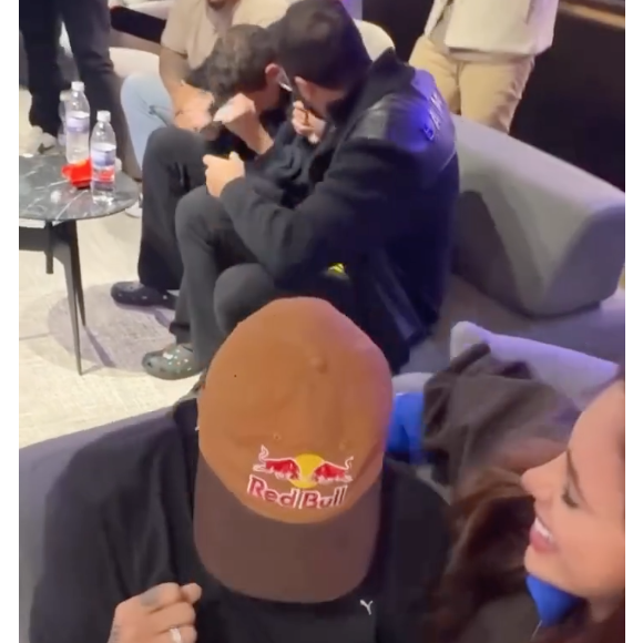 Neymar foi acusado de 'ignorar' a esposa Bruna Biancardi enquanto ela o abraçava e comemorava a convocação