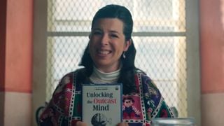Desempregada, atriz que estrelou a 6ª série mais assistida da Netflix, com 119,3 milhões de visualizações, vai perder seu plano de saúde