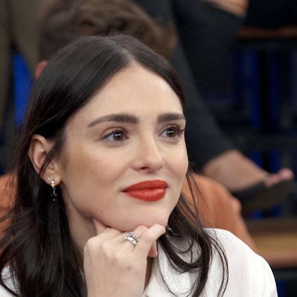 Isabelle Drummond vive Naiane, filha de Zilá, Leandra Leal, na novela 'Coração Acelerado'