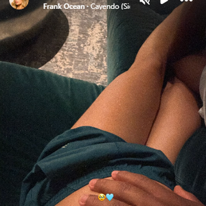 Gabriely Miranda postou foto com a mão de Endrick em sua barriga de seis meses de gravidez