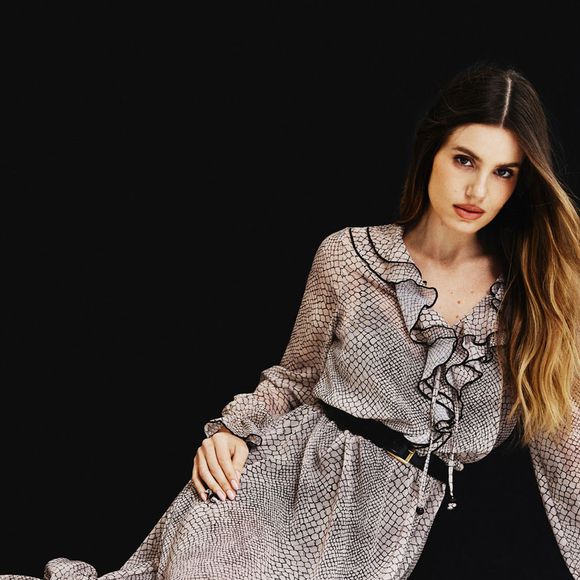 Em um momento especial da vida pessoal e profissional, Camila Queiroz abriu o coração em entrevista exclusiva ao Purepeople e mostrou que estilo vai muito além das tendências