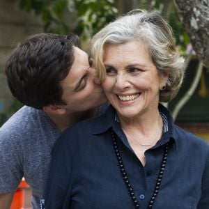 Irene Ravache está feliz da vida em ter a companhia do neto nos bastidores de 'Além do Tempo', da Rede Globo. Cadu Libonati passa a integrar o elenco com a passagem de 150 anos da trama
