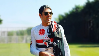 Os novos tênis da New Balance na cor 'tricolor paulista' são o lançamento que meu tio, são-paulino roxo, já vai combinar com a camisa do São Paulo Futebol Clube no próximo jogo