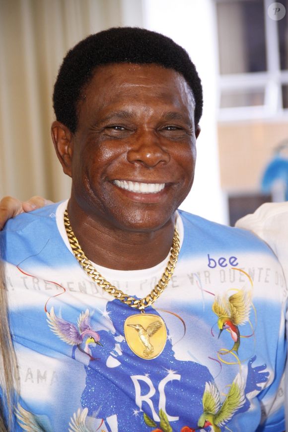 Neguinho da Beija-Flor enfrentou momentos delicados com um câncer de intestino em 2008