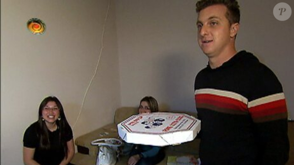 Luciano Huck já havia feito algo bem semelhante em seu vespertino. Em 2009, o ‘Caldeirão do Huck’ estreou o quadro ‘Entrega de Pizza’