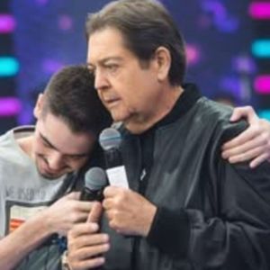 Como está Faustão hoje? Artista segue internado. Médico cardiologista, Elisiário Junior, disse no podcast Ielcast que apresentador tem chances mínimas