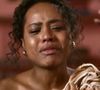 Beatriz (Duda Santos) se decepciona com Clarice (Carol Castro) após a mãe apoiar o casamento de Beto (Pedro Novaes) e Bia (Maísa) na novela Garota do Momento