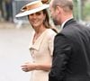 Kate Middleton escolheu um vestido da grife Roland Mouret, avaliado em cerca de R$ 4,7 mil, para o casamento de Peter Phillips e Harriet Sperling