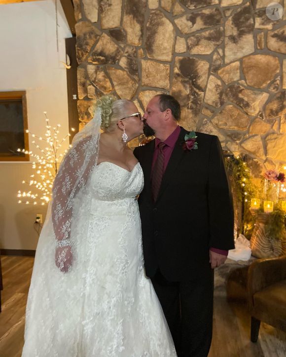 Brianne e Chris se casaram em outubro de 2021 e, três meses depois, ela deu à luz seu primeiro filho, River