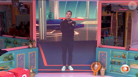 Tadeu Schmidt conversou com os brothers nesta sexta-feira (7) no 'BBB 25'
