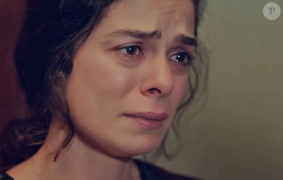 Bahar chora após terminar com Arif na novela 'Força de Mulher' desta semana