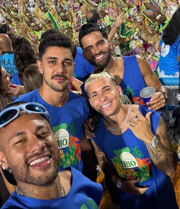Neymar foi duramente criticado por ter curtido o Carnaval na Marquês de Sapucaí, dias atrás