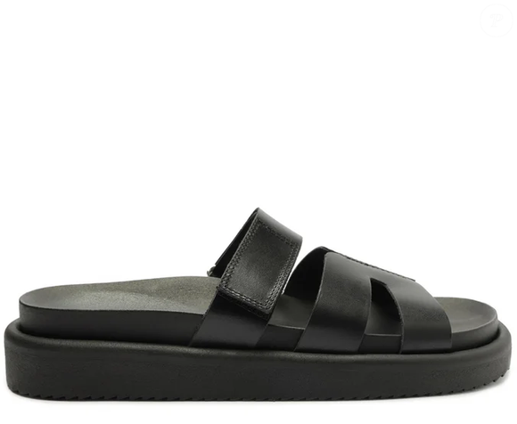 Com tiras em formato de "H" e fechamento em velcro, a papete da Anacapri surge como uma opção acessível para quem quer reproduzir o visual elegante de Haaland