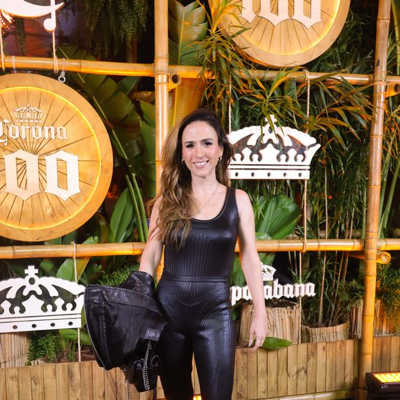 Show da Lady Gaga no Rio: toda trabalhada no preto, Tatá Werneck elegeu um look composto por um macacão colado