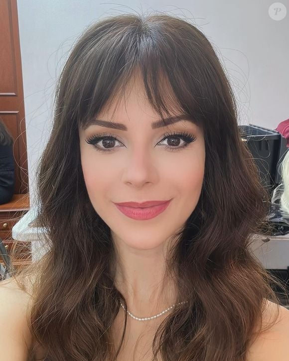 Para manter a jovialidade, Sandy não recorre a procedimentos estéticos como preenchedores e apenas cuida da pele diariamente