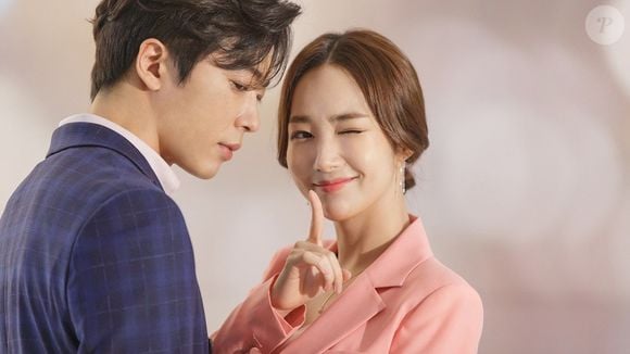 'Her Private Life': uma curadora de arte esconde sua vida secreta como fã de K-pop, mas tudo se complica com a chegada de um novo diretor ao museu. Em meio a segredos, os dois acabam se envolvendo