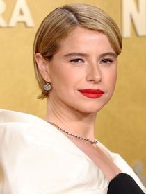 'Rosa e jasmim costuradas como pele de cadáver': esse perfume completamente bizarro tem Jessie Buckley, indicada ao Oscar 2026, como inspiração; entenda!