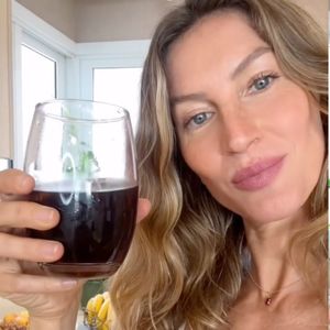 Com mel, limão e hortelã: a receita simples de Gisele Bündchen que regula o intestino e ajuda a desinchar após os 40