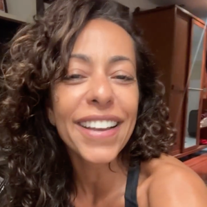 Assim está Samantha Schmütz no vídeo publicado mais recente em suas redes sociais. Jovem e cada vez mais linda!