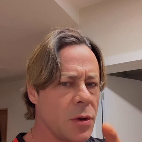 Theo Becker: ‘Segurei, mas fiquei contrariado essa noite inteira. Tomei um soco no olho. Que p… é essa?’