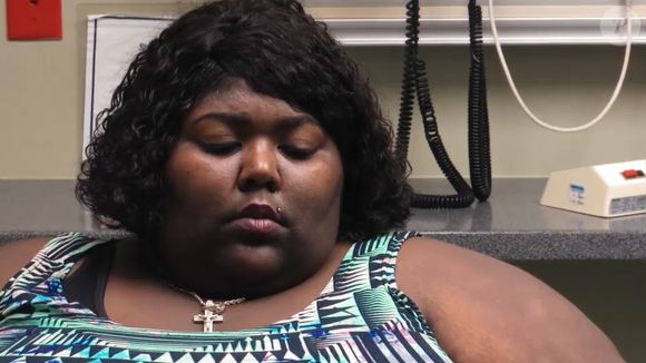 Shantel, na época com 31 anos e mãe de três filhas, mantinha seu casamento e pesava 290 quilos