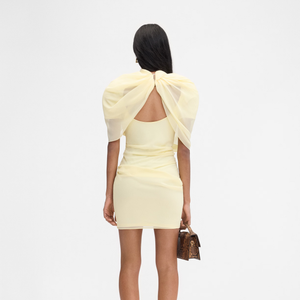 No site da marca, é possível encontrar a peça sem taxas por € 1.290, algo em torno de R$ 8.284,52 segundo a cotação atual