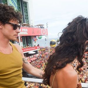 A interação entre Bruna Marquezine e Shawn Mendes foi vista de perto pelos fãs do casal