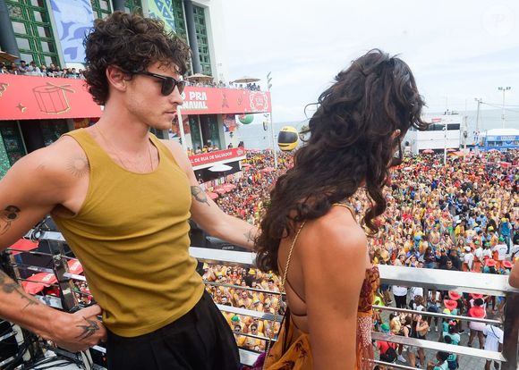 A interação entre Bruna Marquezine e Shawn Mendes foi vista de perto pelos fãs do casal