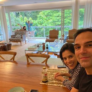 Com cerca de 330 m², o apartamento estilo garden se destaca pela metragem ampla e pela valorização em uma das áreas mais nobres da Zona Sul carioca