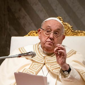 Papa Francisco ainda não está 100%, já que ainda há vestígios de bactérias e vírus no seu organismo