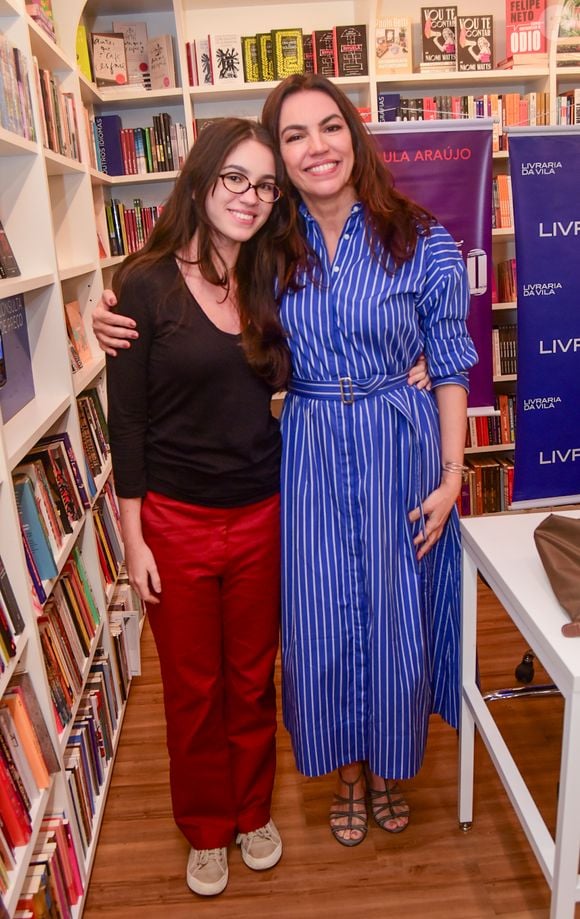 Filha de Ana Paula Araujo, do 'Bom Dia Brasil', Melissa, 19 anos, voltou a chamar atenção pela semelhança com a mãe: jovem é fruto do casamento da jornalista com Christiano Londres