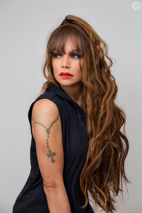 Nutricionista, professora, com seis graduações, mestrado e doutorado em Educação, ela também ficou conhecida por unir sensualidade, beleza e inteligência em sua carreira, defendendo que a mulher não precisa escolher entre uma ou outra faceta de sua vida.