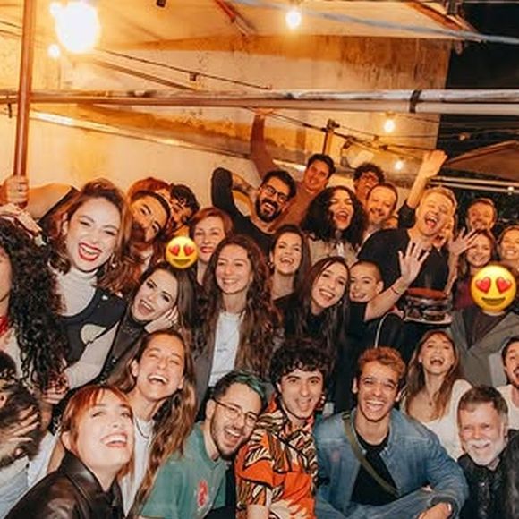 Lucas Lima reuniu amigos em um boteco para comemorar seu aniversário