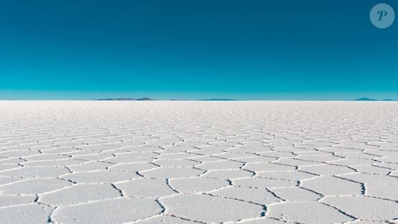 Conhecido mundialmente por sua paisagem impressionante, o Salar do Uyuni também concentra grande parte dos recursos de lítio da Bolívia, país que possui cerca de 23 milhões de toneladas do chamado 'ouro branco'
