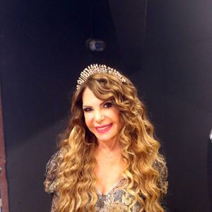 Elba Ramalho coloca toda sua desenvoltura no Carnaval de Recife