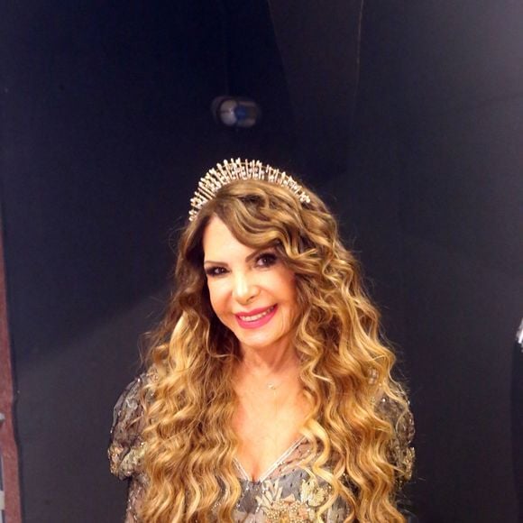 Elba Ramalho coloca toda sua desenvoltura no Carnaval de Recife