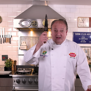 Molho de tomate de Jacquin leva ingredientes pouco usados no preparo, como a cenoura e até o vinho