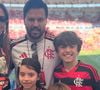 Patricia Abravanel, filhos e irmã Rebeca Abravanel surgem na torcida do Flamengo em jogo contra Corinthians e web cita Silvio Santos: 'Se revirando'