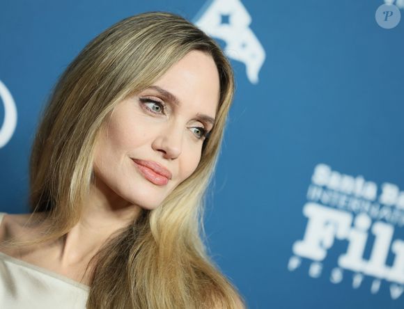 Angelina Jolie trava uma batalha judicial contra Brad Pitt desde o fim do casamento, oficializado em dezembro de 2024