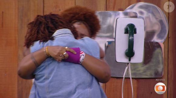 Camilla e Thamiris atenderam ao Big Fone e ficaram imunes