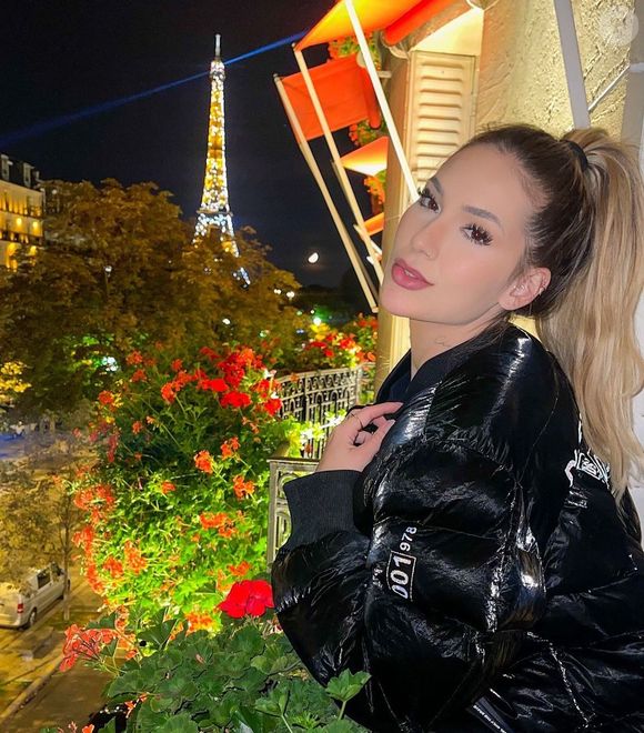 Virginia usava as sobrancelhas mais finas antes da gravidez