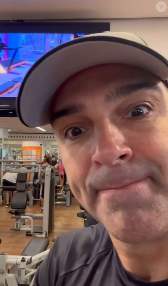 Tadeu Schmidt esperou ansioso para ver quem atenderia ao Big Fone nesta quarta-feira (29) no 'BBB 25'