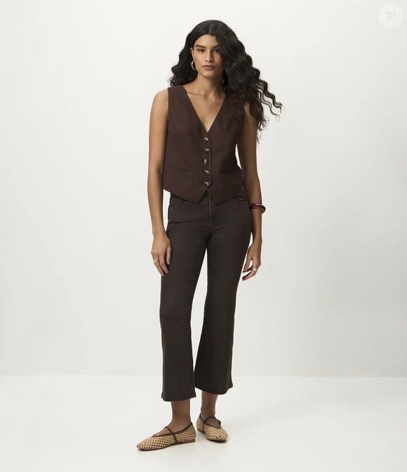 Calça jeans cropped de modelagem flare