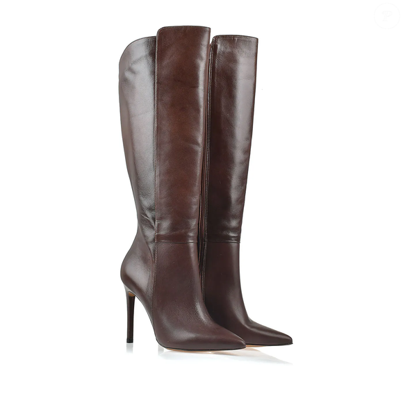 Uma outra proposta é o modelo Firenze, na cor Coffee, da UZA Shoes