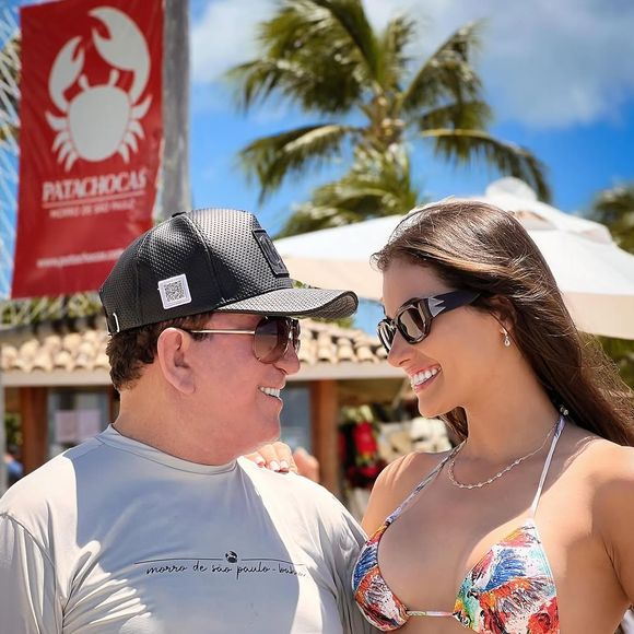 Amado Batista e Calita Franciele se conheceram em show do cantor: 'Ela se descabelando, gritando...'
